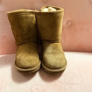 Cozy Tan Suede Boots for kids